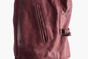 身幅詰め加工前のレザージャケット脇部分の拡大写真