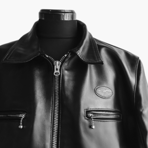 Lewis Leathersのレザージャケット（胸元にロゴワッペン付き）