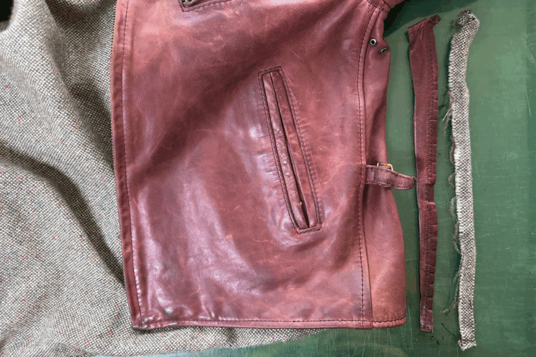 リサイズ後のジャケットと、断ち落とした革・裏地のパーツ
