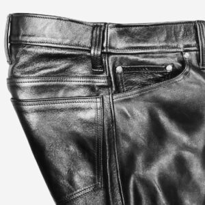 BUCOのレザーパンツ ウエスト詰め補正後の仕上がり