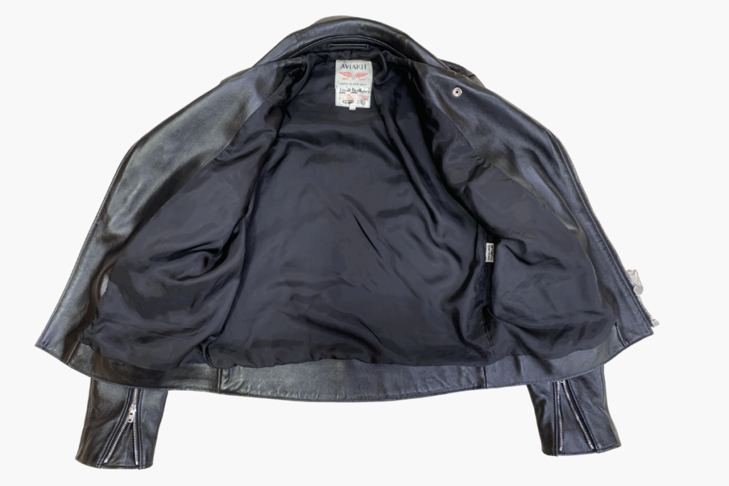 作業前の裏地を写した全体画像　ところどころに破れが見られます