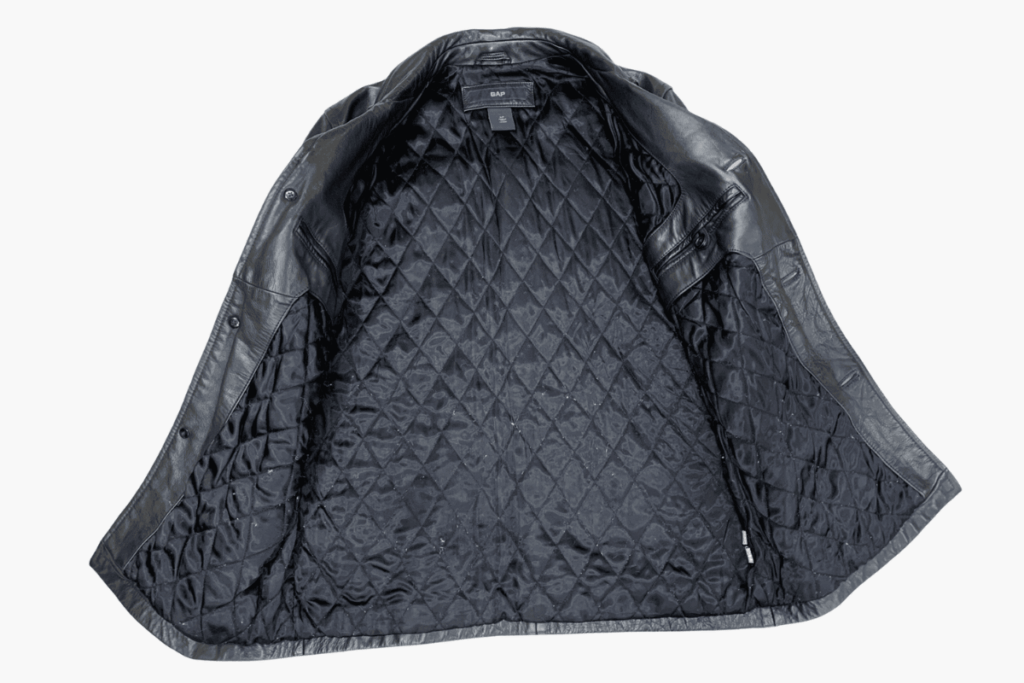 キルティング裏地が劣化した状態のGAPレザージャケット