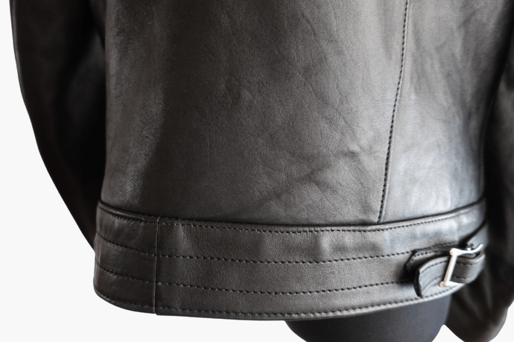 身幅詰め後のウエストバンドを斜め後ろから写したアフター画像