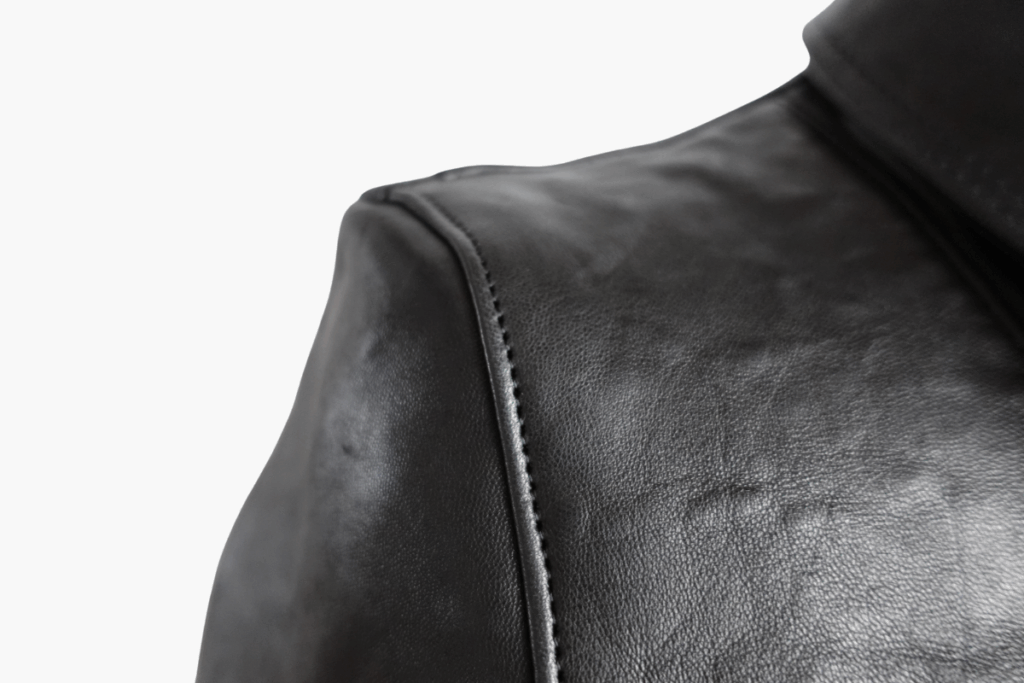 袖丈詰め後の肩部分アップ画像