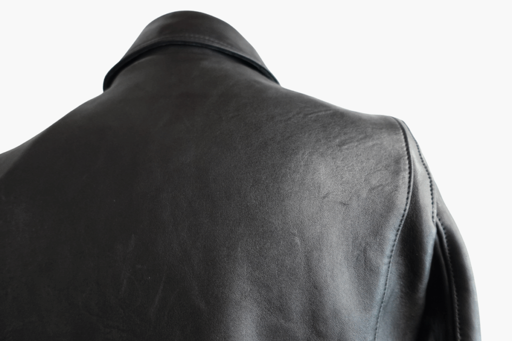 袖丈と肩幅詰め後の後ろからのアフター画像