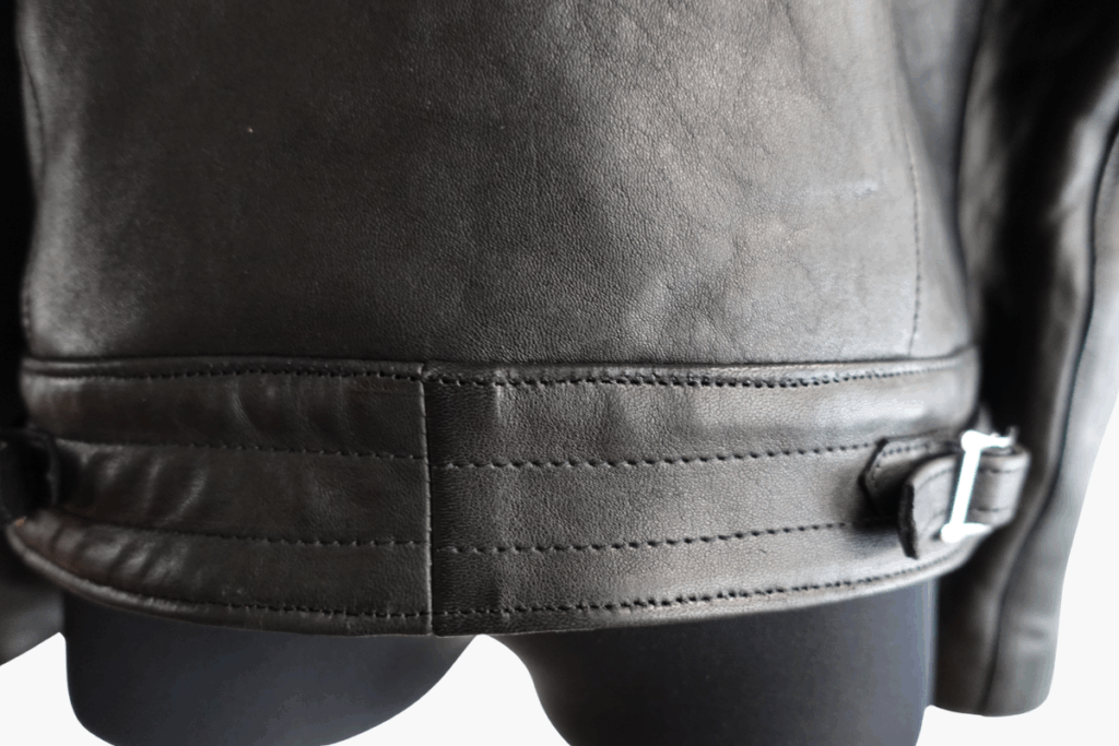 身幅詰め後のウエストバンドを後ろから写したアフター画像