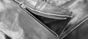 袖丈詰めは「袖先」か「肩」か?ファスナー付きライダースに合わせた判断ポイント